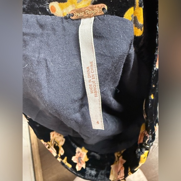 Free People Margaux Velvet Mini Skirt A-Line Black Pink Floral Size 4 - Picture 5 of 7